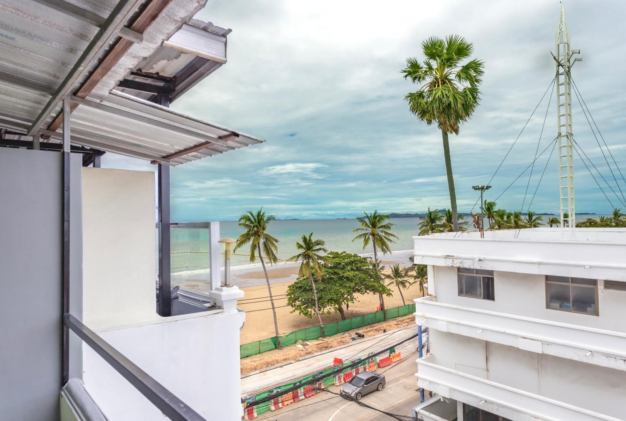 Happy Jomtien - Beachfront Номер фото